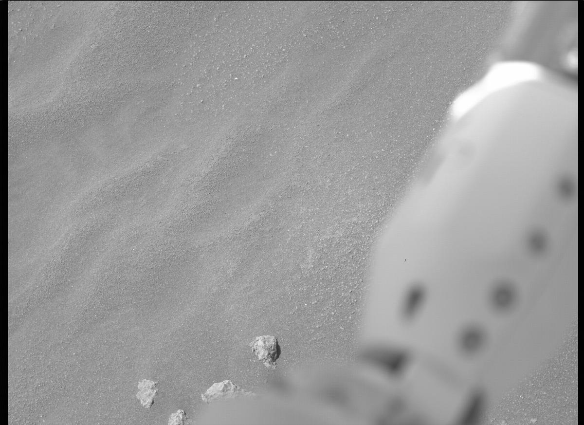 This image was taken by MCZ_RIGHT onboard NASA's Mars rover Perseverance on Sol 320