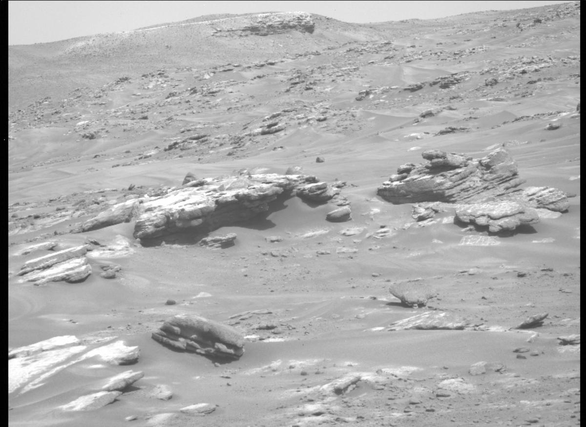 This image was taken by MCZ_LEFT onboard NASA's Mars rover Perseverance on Sol 323
