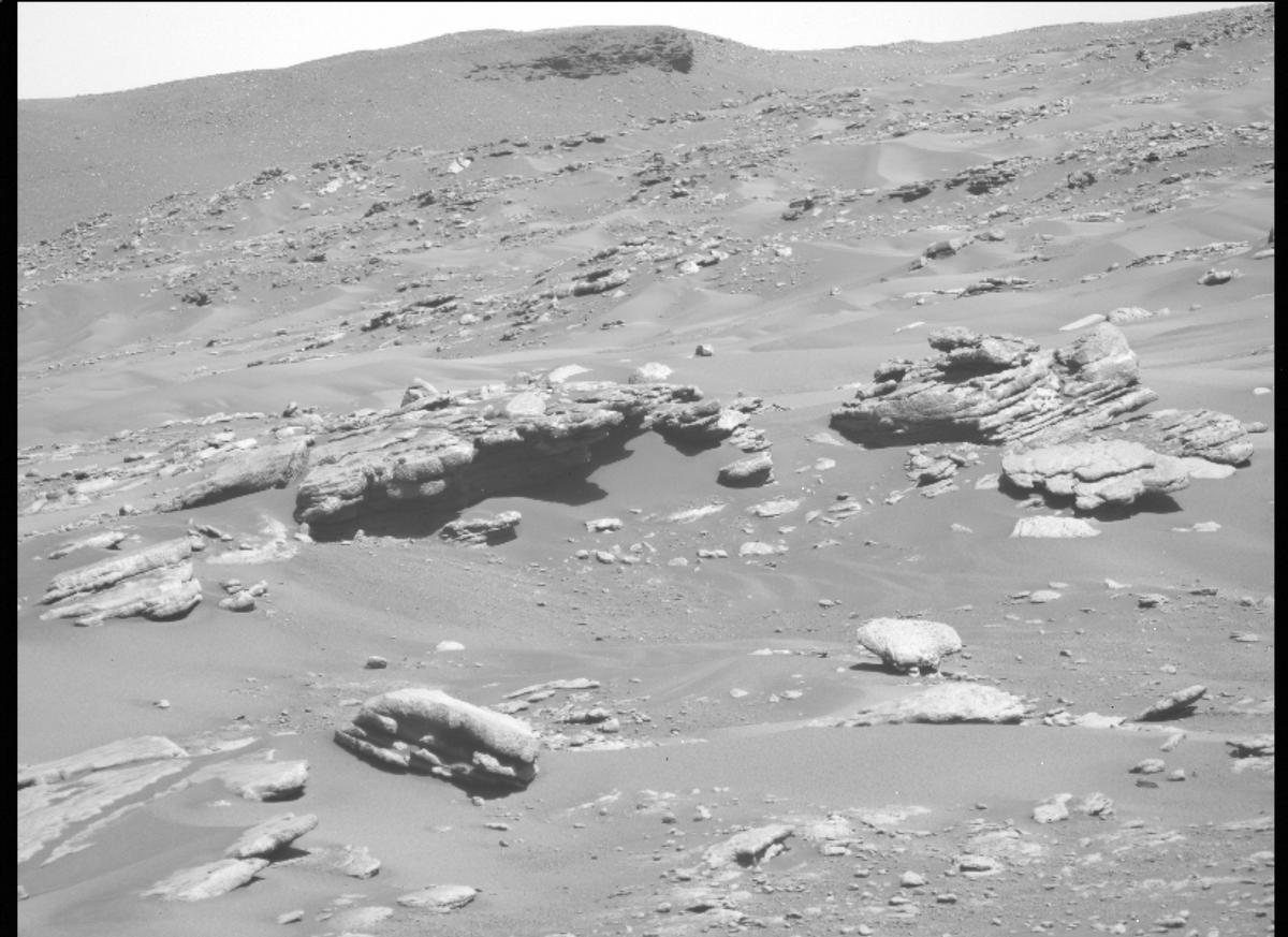 This image was taken by MCZ_LEFT onboard NASA's Mars rover Perseverance on Sol 323