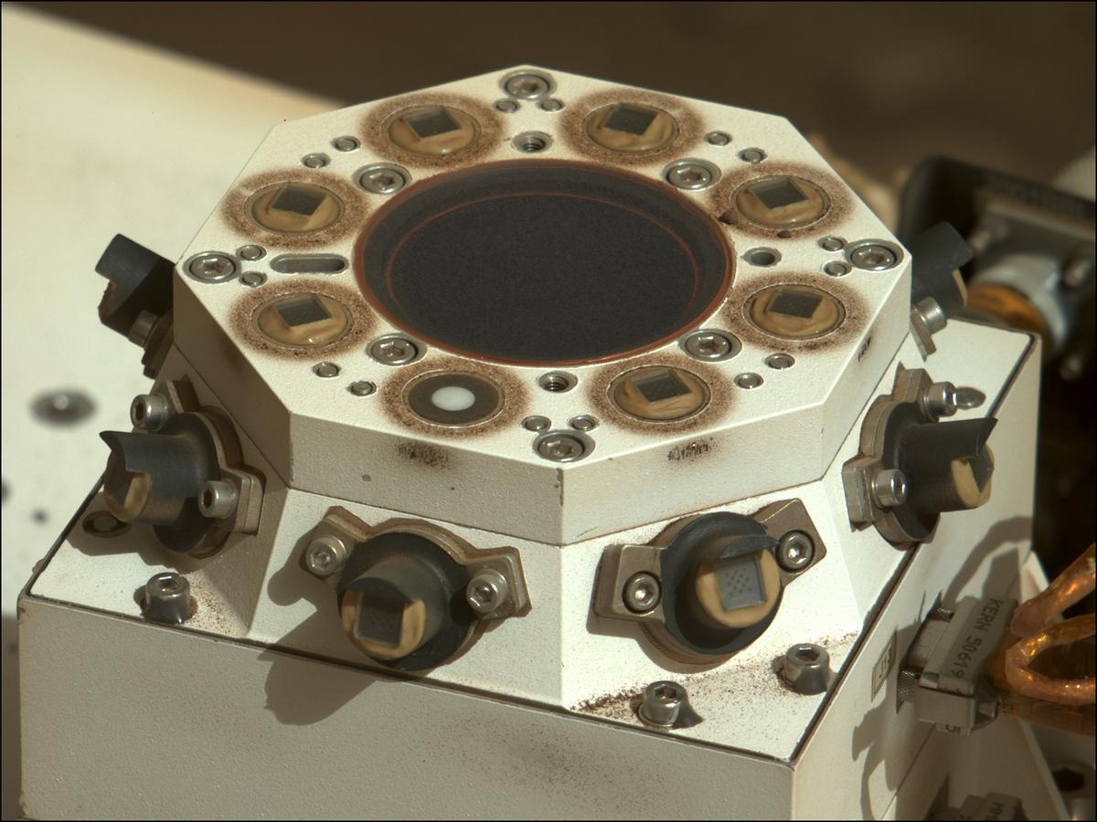 This image was taken by MCZ_LEFT onboard NASA's Mars rover Perseverance on Sol 324