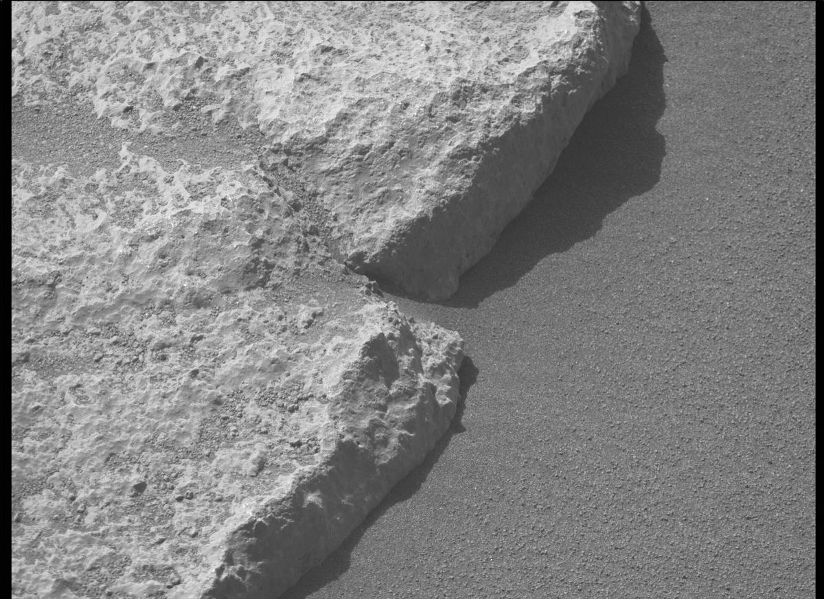 This image was taken by MCZ_RIGHT onboard NASA's Mars rover Perseverance on Sol 324
