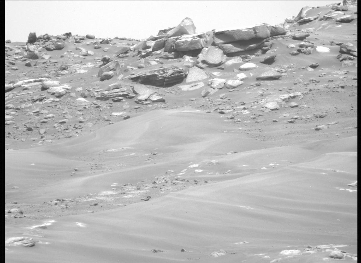 This image was taken by MCZ_LEFT onboard NASA's Mars rover Perseverance on Sol 325