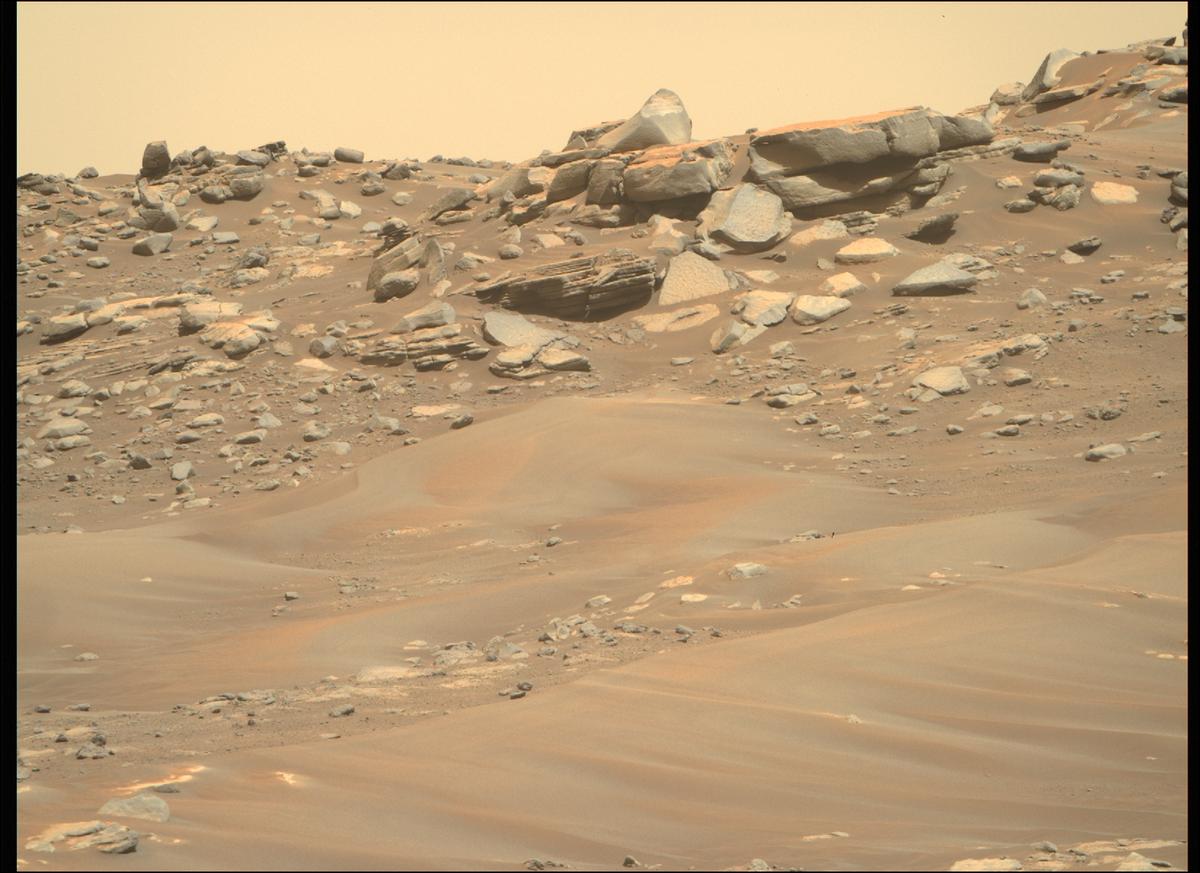 This image was taken by MCZ_RIGHT onboard NASA's Mars rover Perseverance on Sol 325