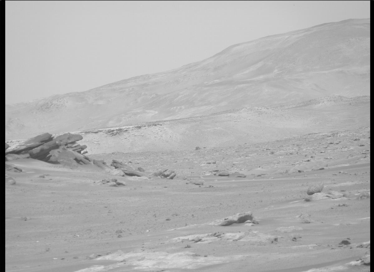 This image was taken by MCZ_RIGHT onboard NASA's Mars rover Perseverance on Sol 328