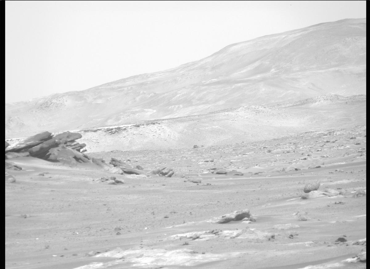 This image was taken by MCZ_RIGHT onboard NASA's Mars rover Perseverance on Sol 328