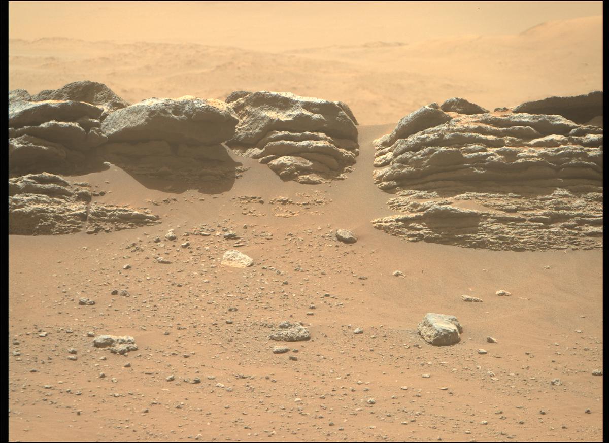 This image was taken by MCZ_RIGHT onboard NASA's Mars rover Perseverance on Sol 333