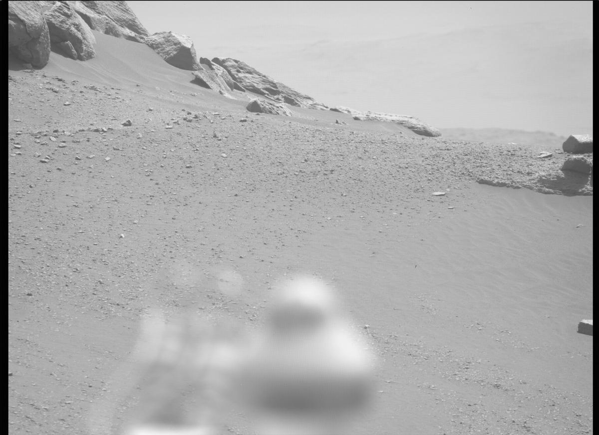 This image was taken by MCZ_RIGHT onboard NASA's Mars rover Perseverance on Sol 333