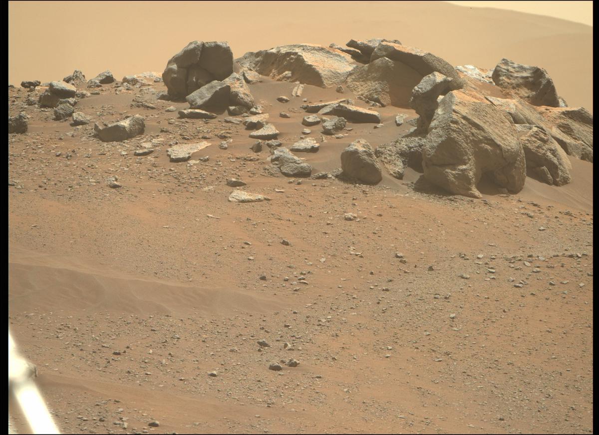 This image was taken by MCZ_RIGHT onboard NASA's Mars rover Perseverance on Sol 333