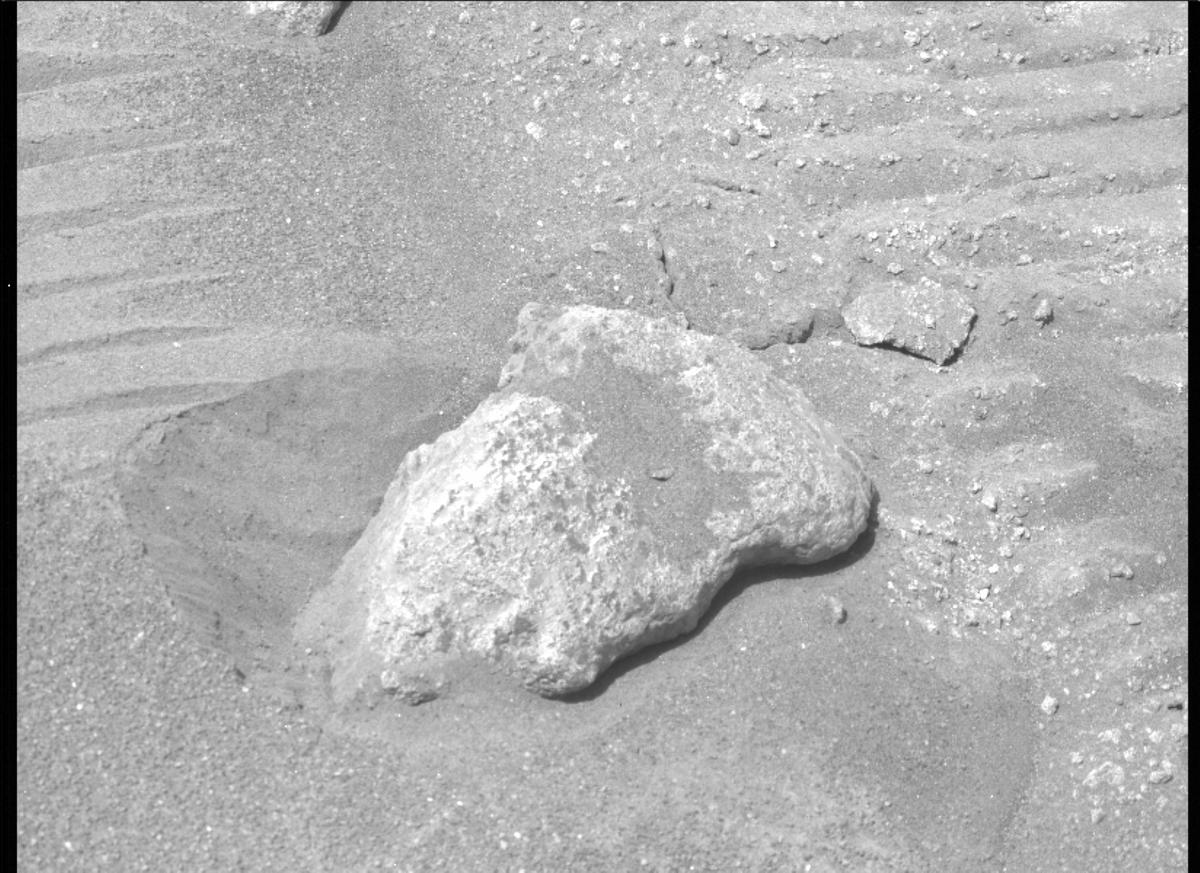 This image was taken by MCZ_LEFT onboard NASA's Mars rover Perseverance on Sol 335