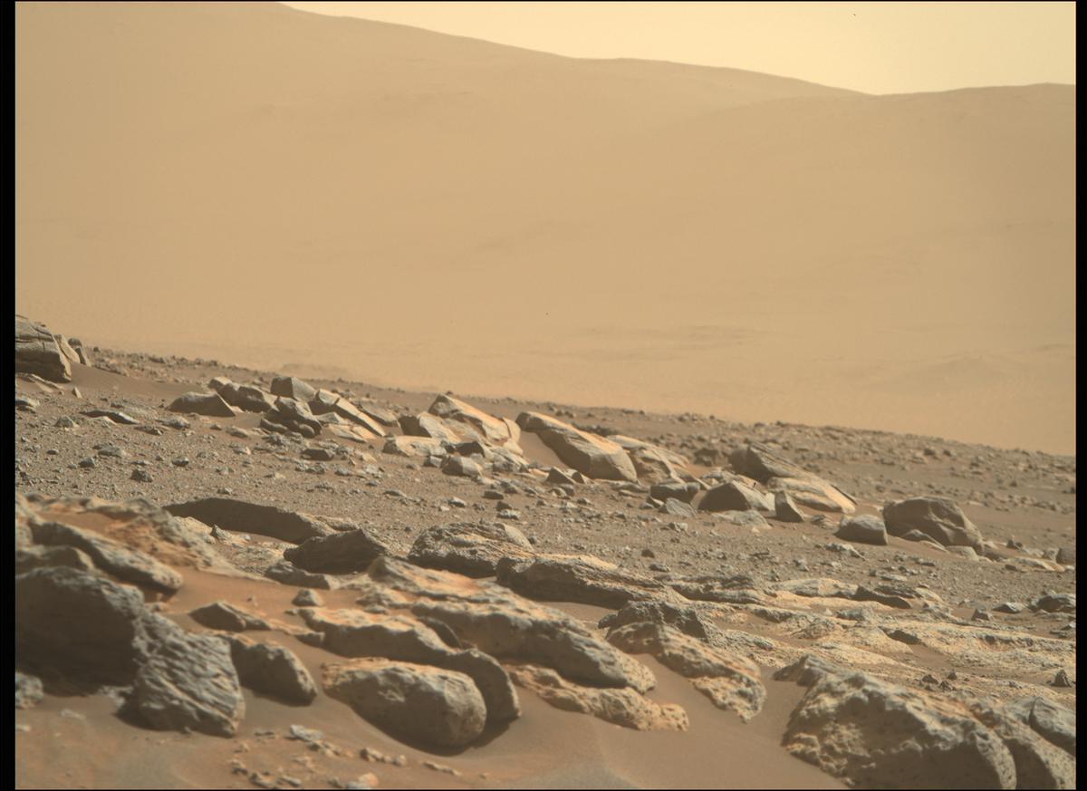 This image was taken by MCZ_RIGHT onboard NASA's Mars rover Perseverance on Sol 349