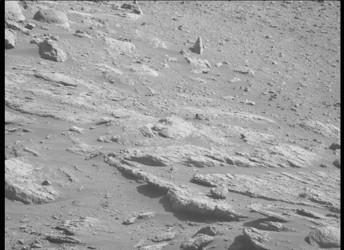 This image was taken by MCZ_RIGHT onboard NASA's Mars rover Perseverance on Sol 349