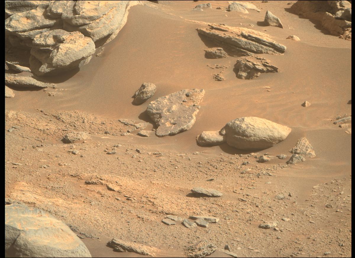 This image was taken by MCZ_RIGHT onboard NASA's Mars rover Perseverance on Sol 349