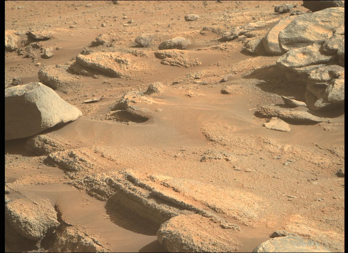 This image was taken by MCZ_RIGHT onboard NASA's Mars rover Perseverance on Sol 349