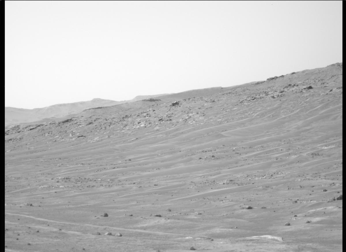 This image was taken by MCZ_RIGHT onboard NASA's Mars rover Perseverance on Sol 349