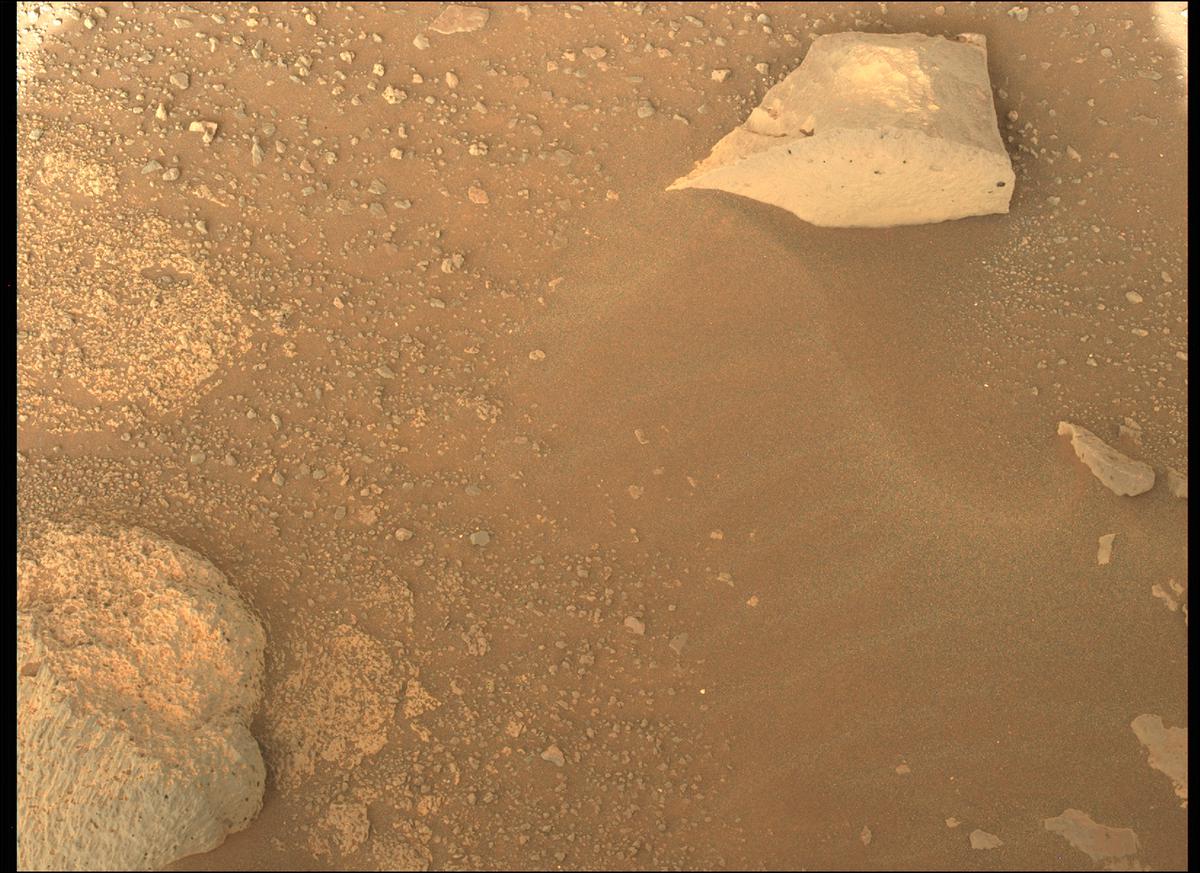 This image was taken by MCZ_LEFT onboard NASA's Mars rover Perseverance on Sol 352