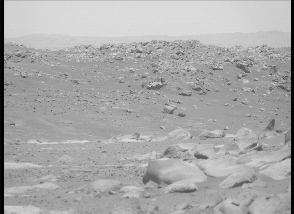 This image was taken by MCZ_RIGHT onboard NASA's Mars rover Perseverance on Sol 354