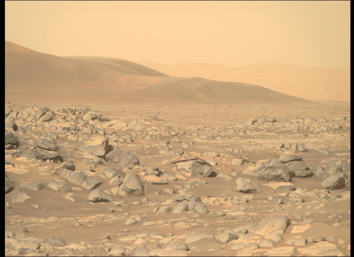 This image was taken by MCZ_RIGHT onboard NASA's Mars rover Perseverance on Sol 354
