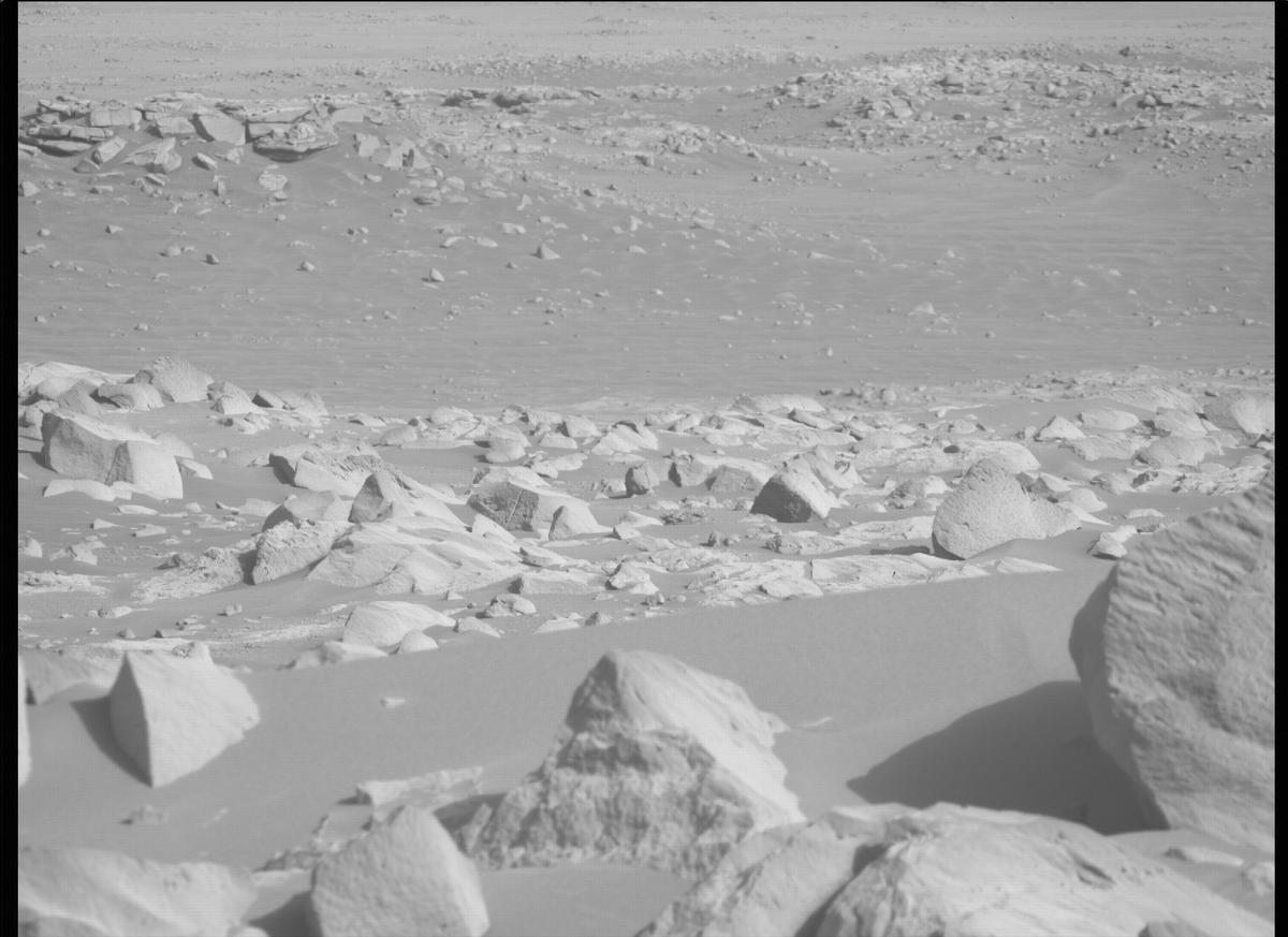This image was taken by MCZ_RIGHT onboard NASA's Mars rover Perseverance on Sol 354