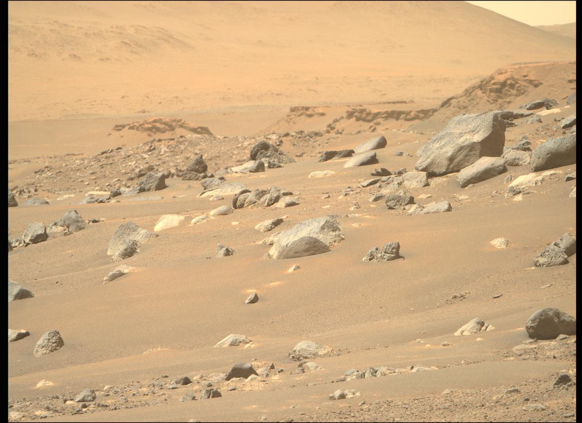 This image was taken by MCZ_RIGHT onboard NASA's Mars rover Perseverance on Sol 357