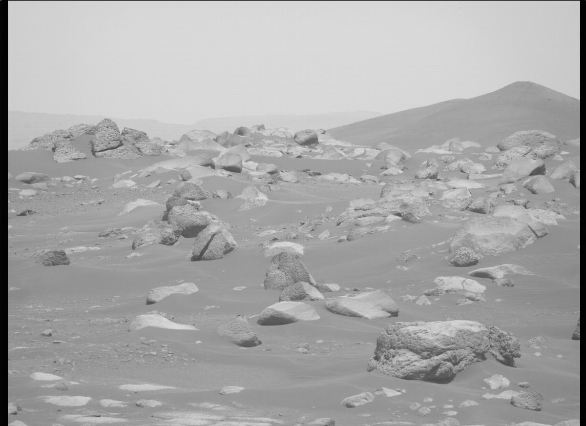 This image was taken by MCZ_RIGHT onboard NASA's Mars rover Perseverance on Sol 357