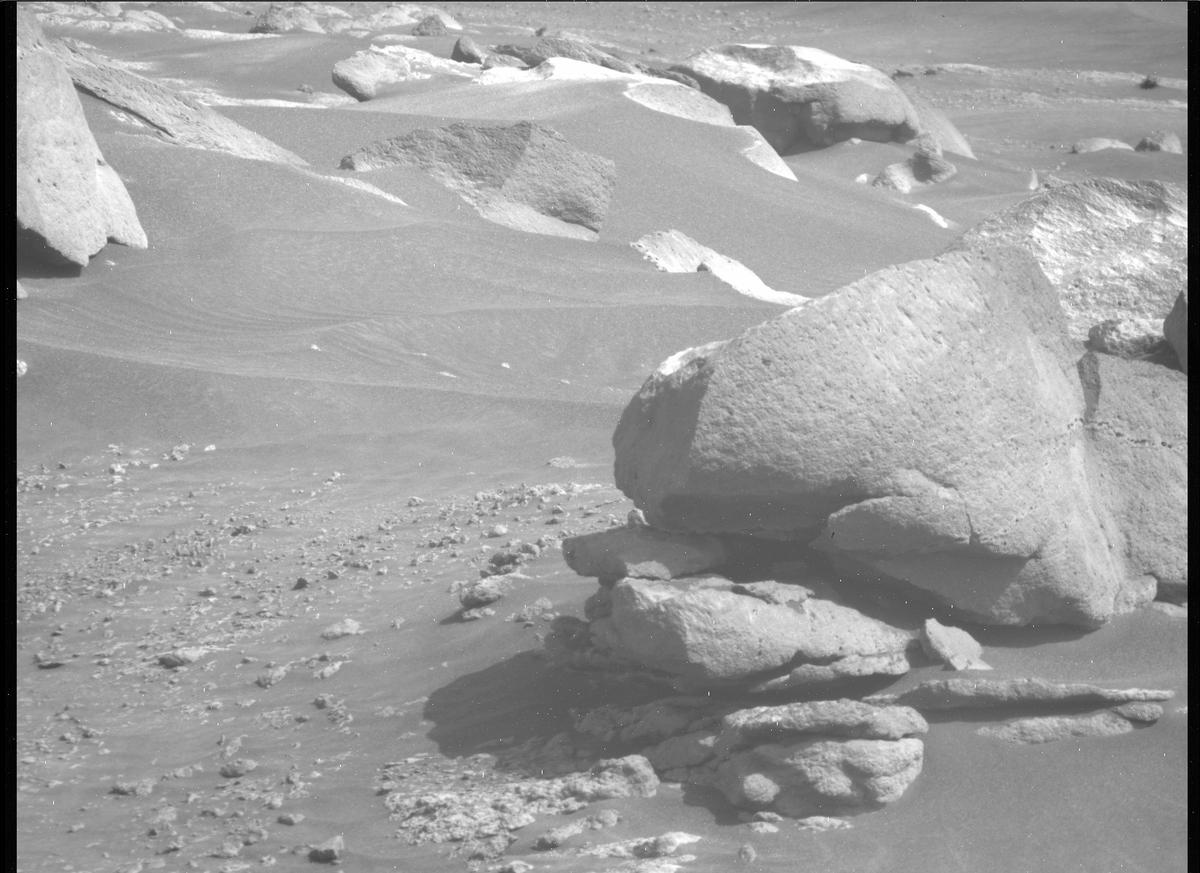 This image was taken by MCZ_RIGHT onboard NASA's Mars rover Perseverance on Sol 357