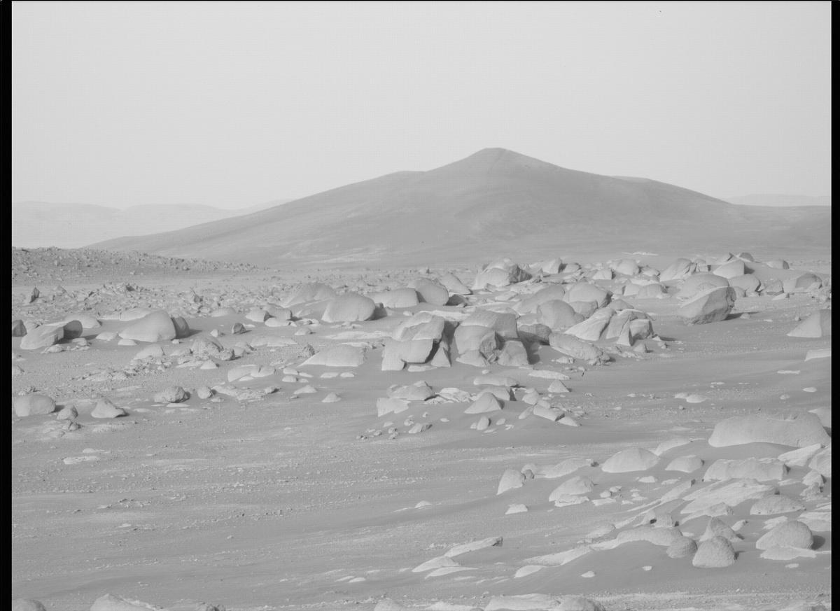 This image was taken by MCZ_RIGHT onboard NASA's Mars rover Perseverance on Sol 360