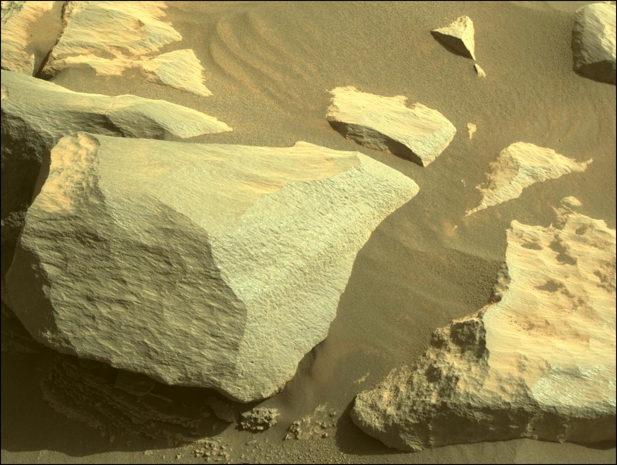This image was taken by NAVCAM_RIGHT onboard NASA's Mars rover Perseverance on Sol 362