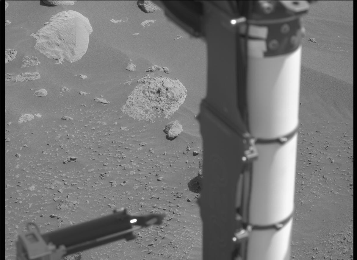 This image was taken by MCZ_RIGHT onboard NASA's Mars rover Perseverance on Sol 364