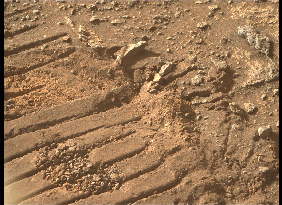 This image was taken by MCZ_RIGHT onboard NASA's Mars rover Perseverance on Sol 367