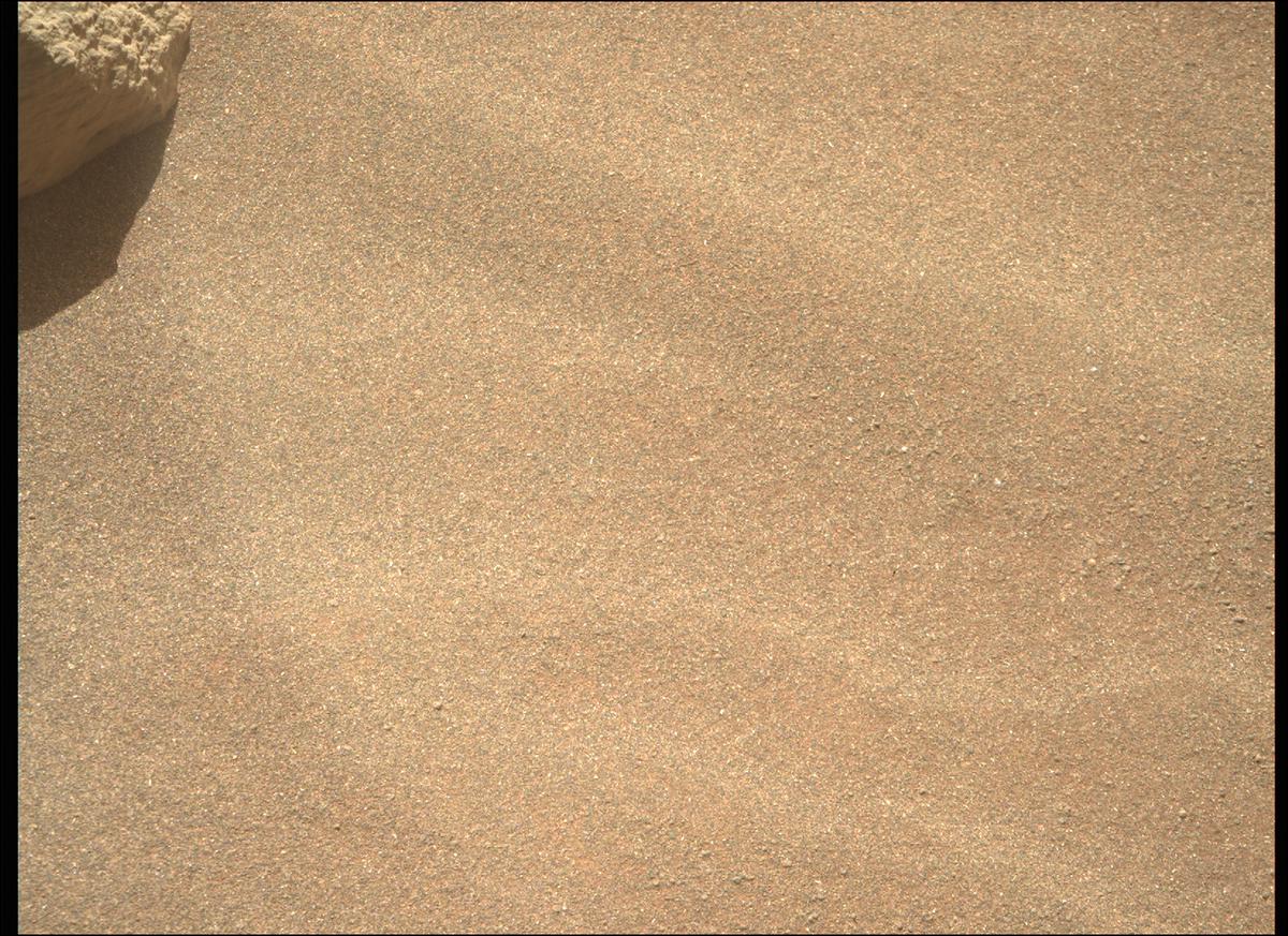 This image was taken by MCZ_RIGHT onboard NASA's Mars rover Perseverance on Sol 373