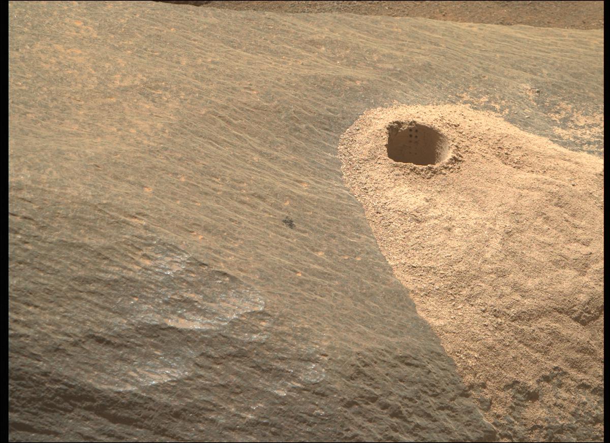 This image was taken by MCZ_RIGHT onboard NASA's Mars rover Perseverance on Sol 374
