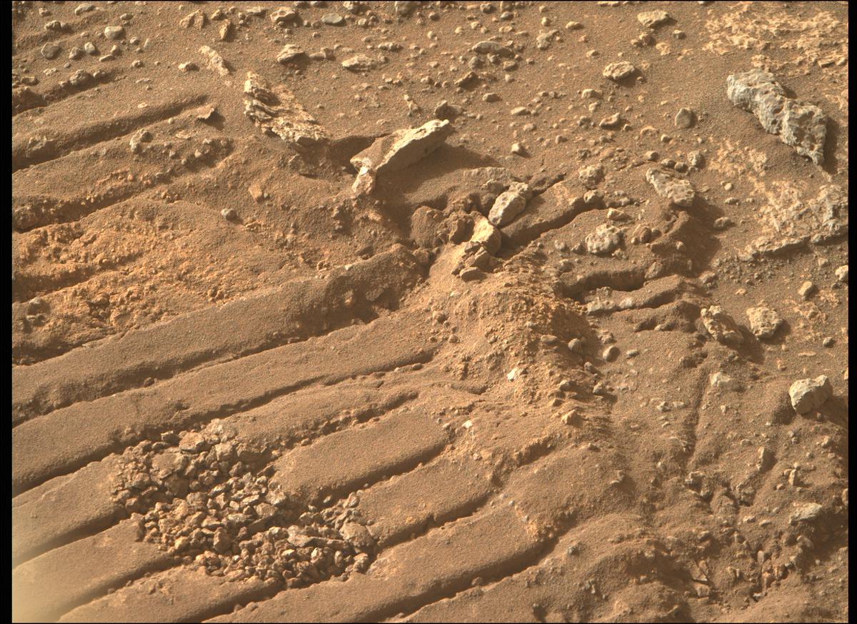 This image was taken by MCZ_RIGHT onboard NASA's Mars rover Perseverance on Sol 378