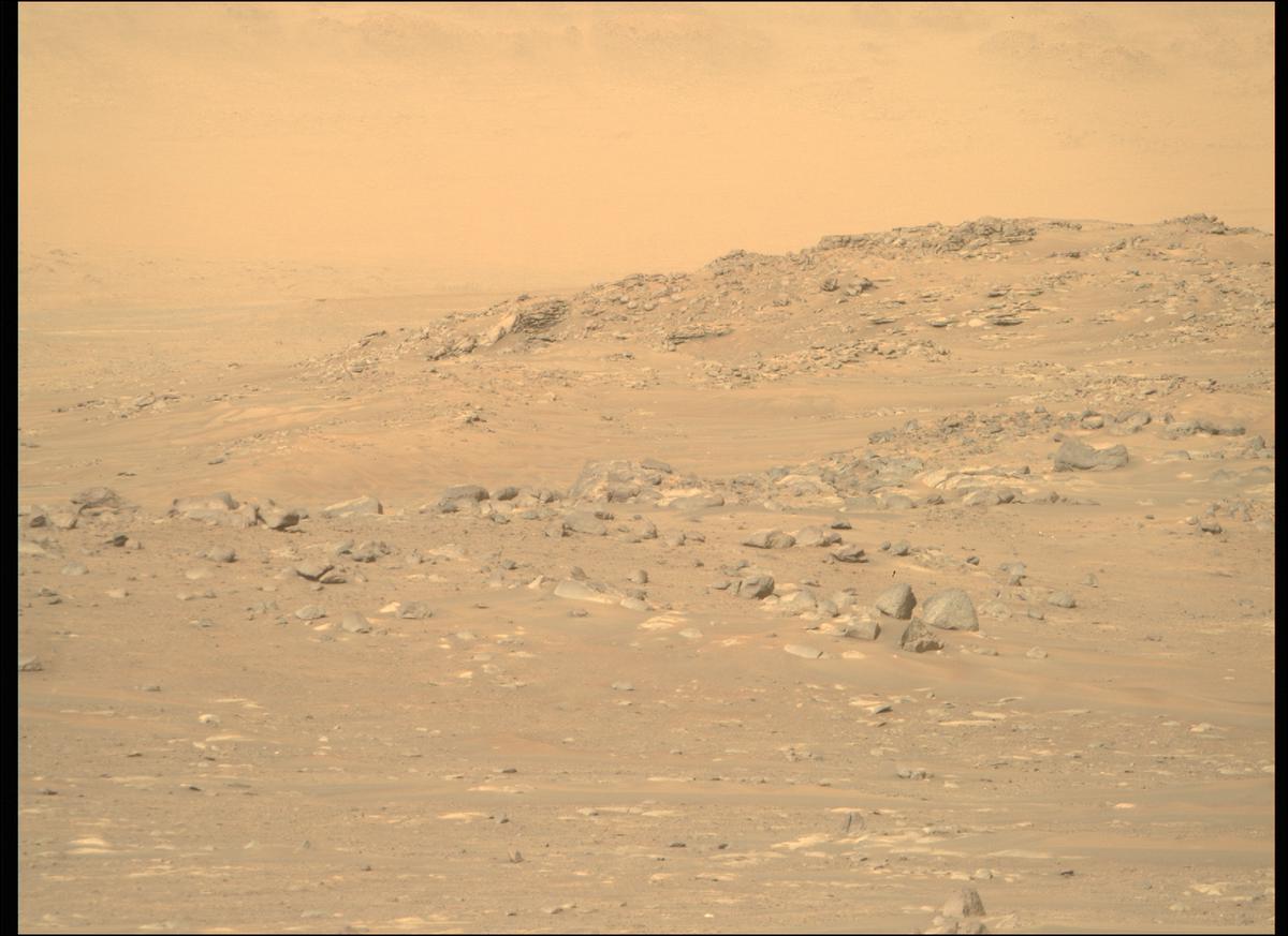 This image was taken by MCZ_RIGHT onboard NASA's Mars rover Perseverance on Sol 379