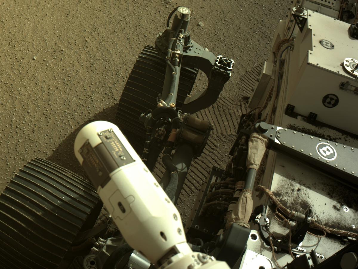 This image was taken by NAVCAM_LEFT onboard NASA's Mars rover Perseverance on Sol 381