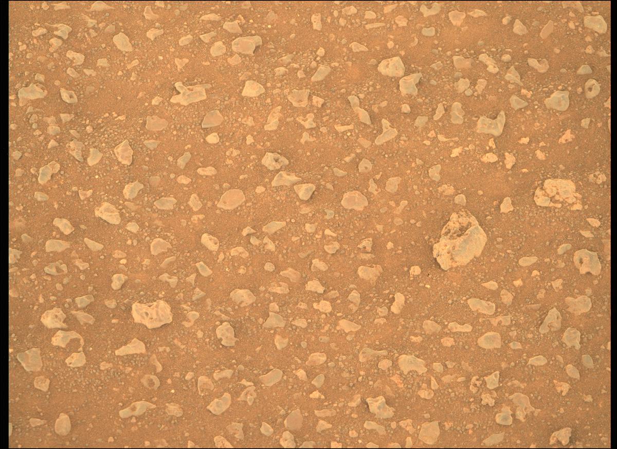 This image was taken by MCZ_RIGHT onboard NASA's Mars rover Perseverance on Sol 383