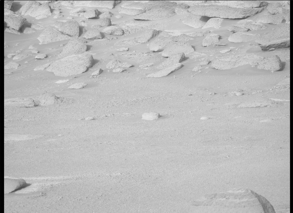 This image was taken by MCZ_RIGHT onboard NASA's Mars rover Perseverance on Sol 384