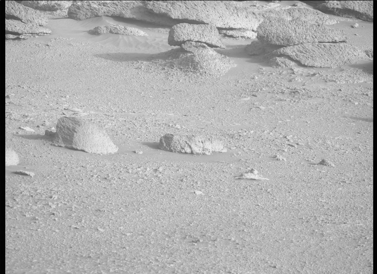 This image was taken by MCZ_RIGHT onboard NASA's Mars rover Perseverance on Sol 384