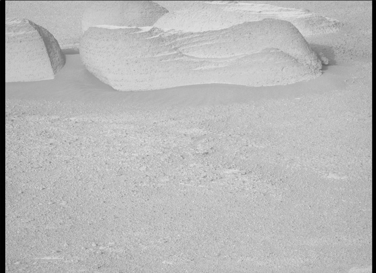 This image was taken by MCZ_RIGHT onboard NASA's Mars rover Perseverance on Sol 384