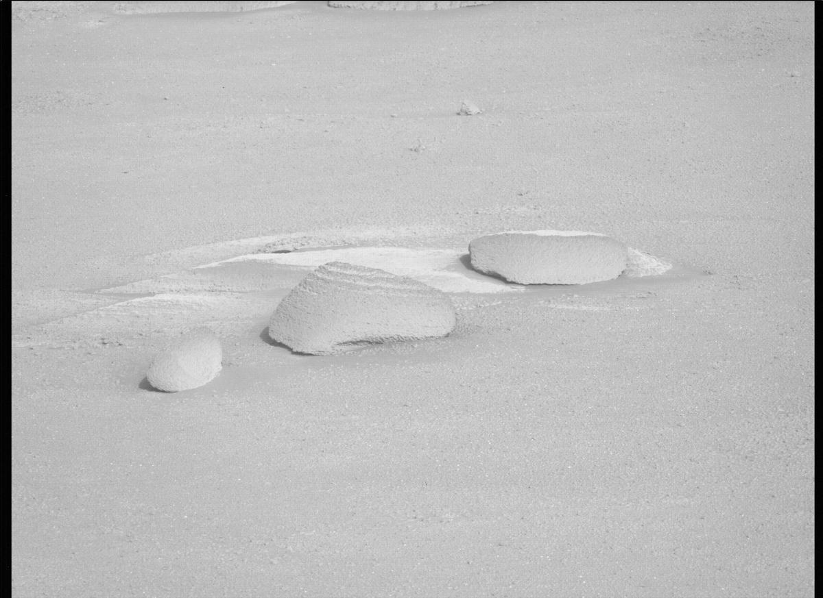 This image was taken by MCZ_LEFT onboard NASA's Mars rover Perseverance on Sol 385