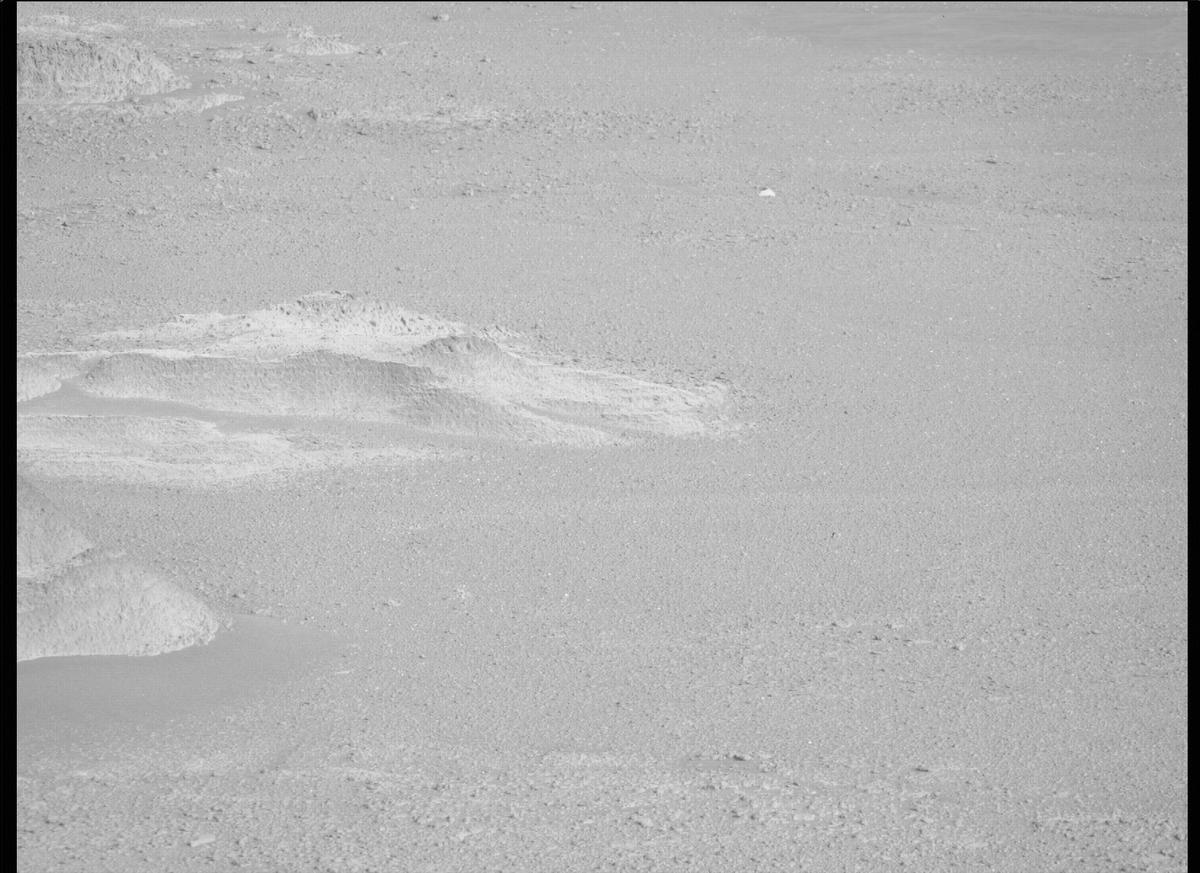 This image was taken by MCZ_RIGHT onboard NASA's Mars rover Perseverance on Sol 385