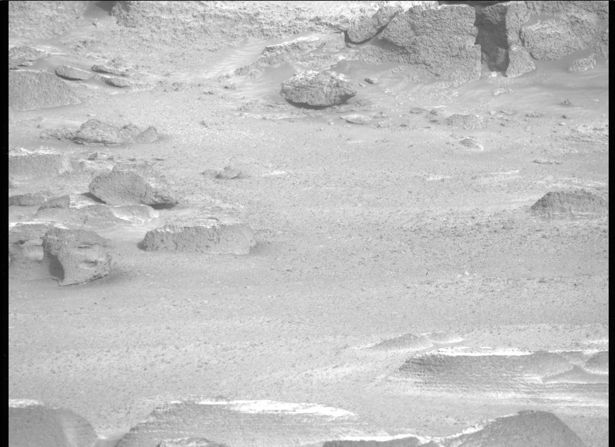 This image was taken by MCZ_RIGHT onboard NASA's Mars rover Perseverance on Sol 385