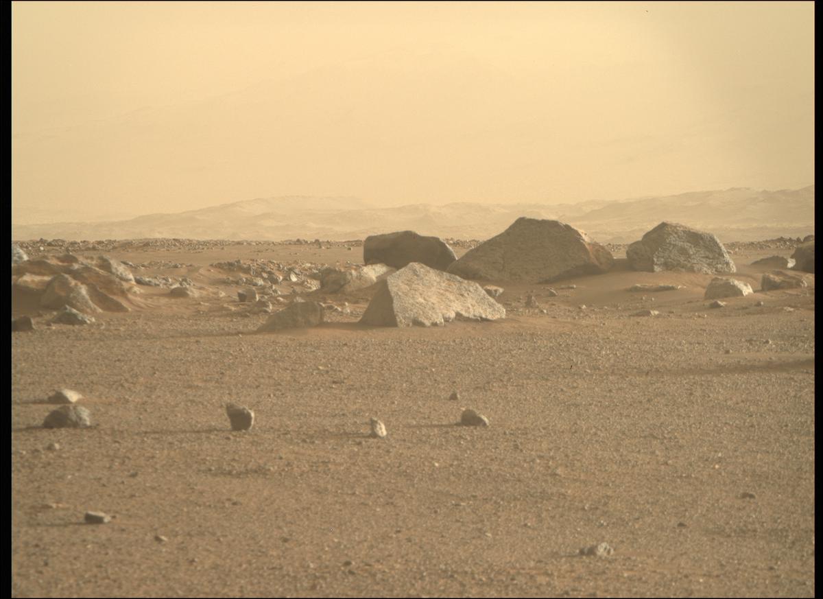 This image was taken by MCZ_RIGHT onboard NASA's Mars rover Perseverance on Sol 387