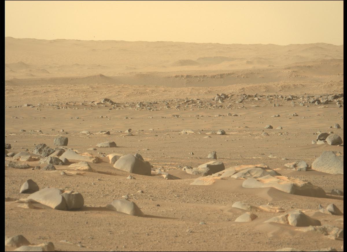 This image was taken by MCZ_LEFT onboard NASA's Mars rover Perseverance on Sol 395