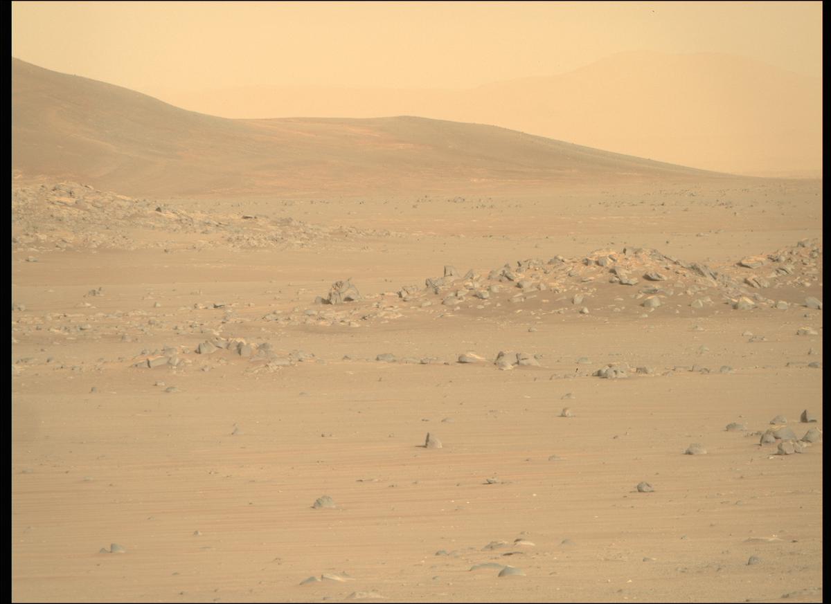 This image was taken by MCZ_RIGHT onboard NASA's Mars rover Perseverance on Sol 395