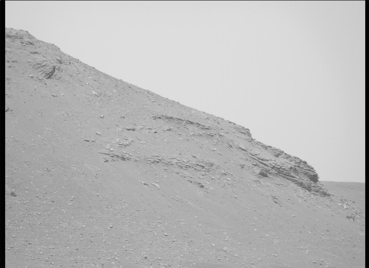 This image was taken by MCZ_RIGHT onboard NASA's Mars rover Perseverance on Sol 398
