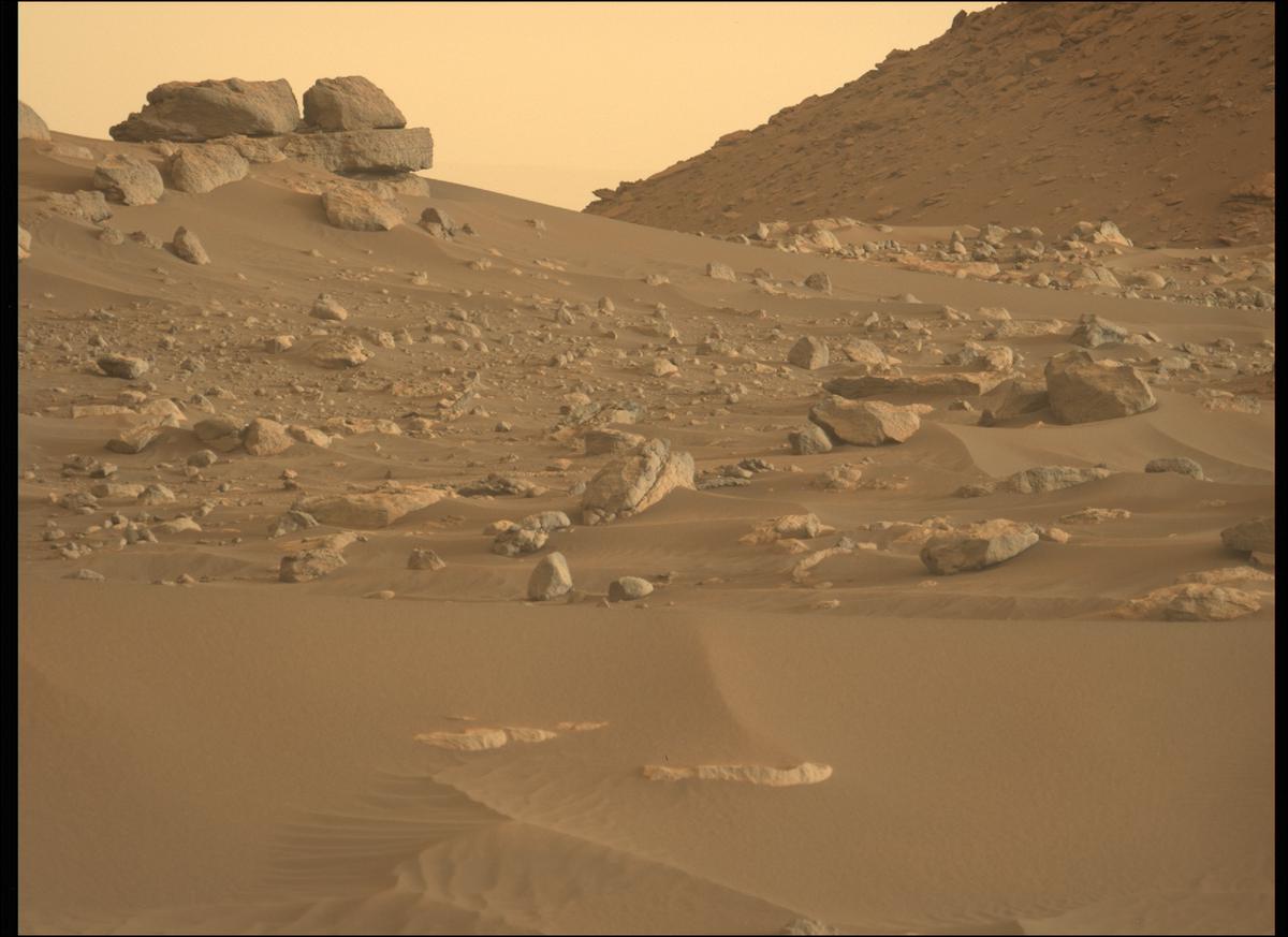 This image was taken by MCZ_LEFT onboard NASA's Mars rover Perseverance on Sol 416