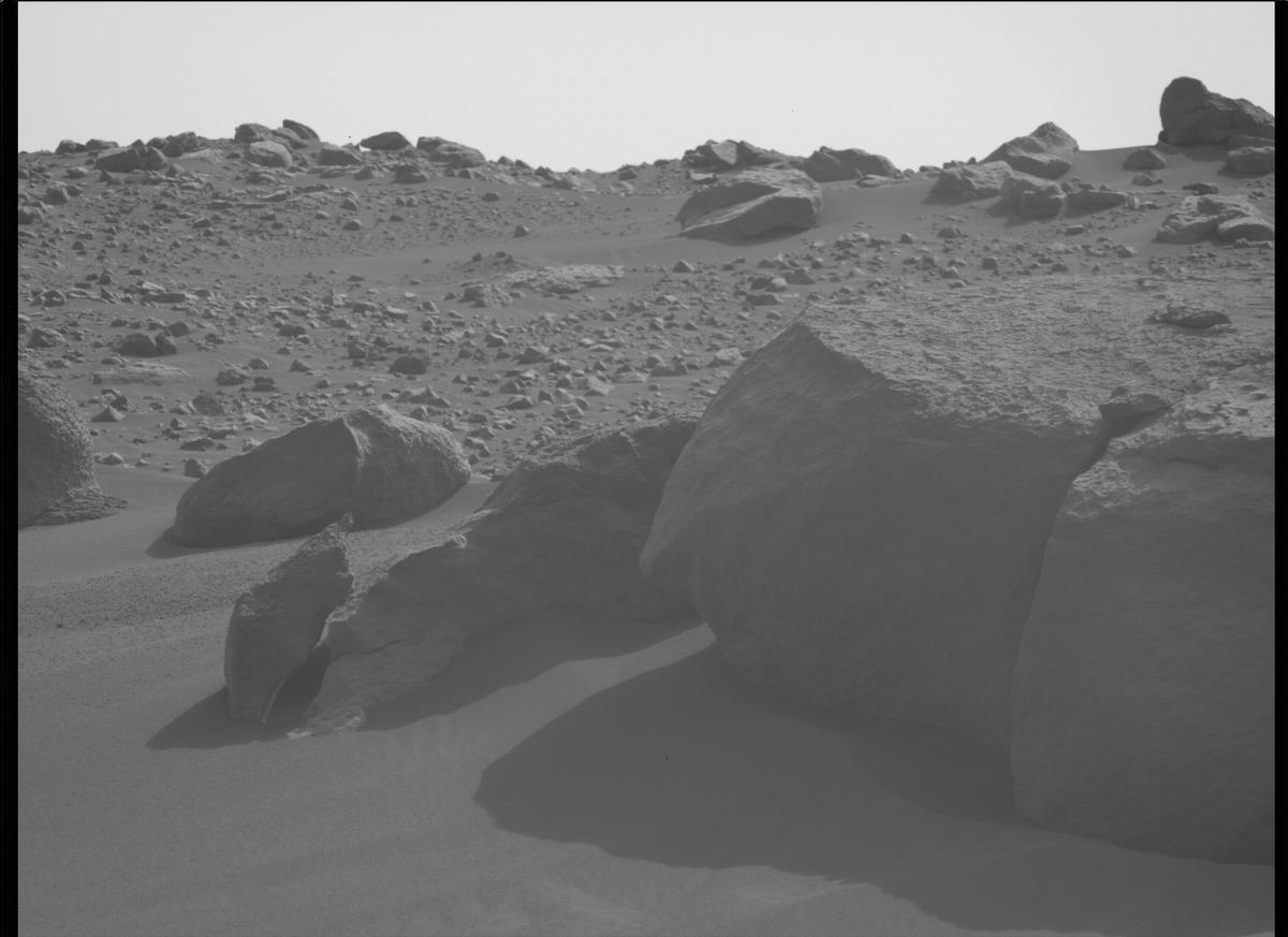 This image was taken by MCZ_LEFT onboard NASA's Mars rover Perseverance on Sol 417
