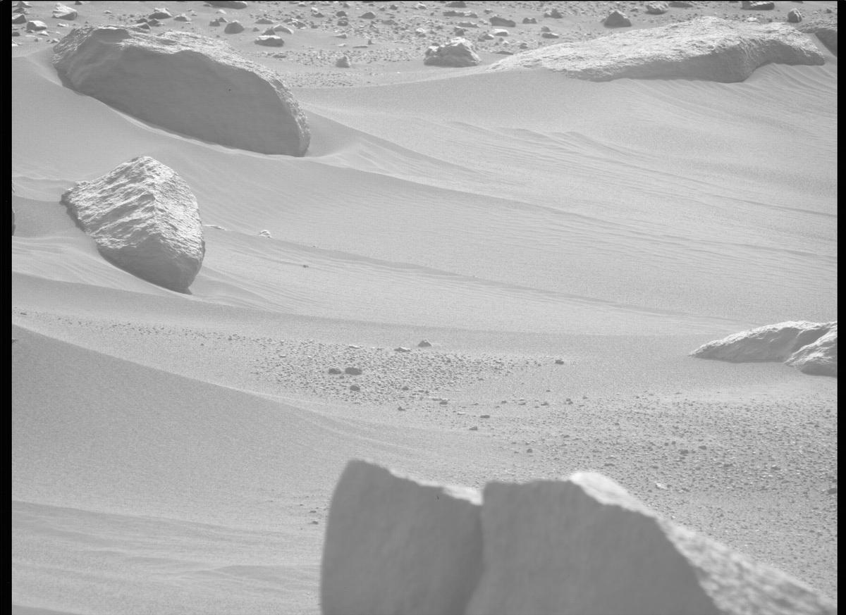 This image was taken by MCZ_LEFT onboard NASA's Mars rover Perseverance on Sol 417