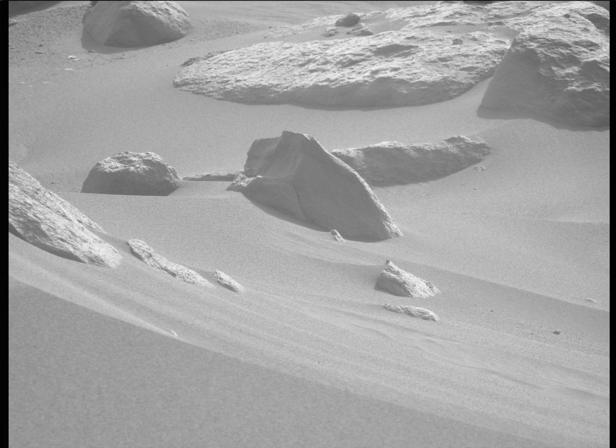 This image was taken by MCZ_LEFT onboard NASA's Mars rover Perseverance on Sol 417