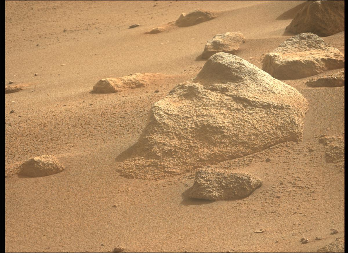 This image was taken by MCZ_LEFT onboard NASA's Mars rover Perseverance on Sol 417